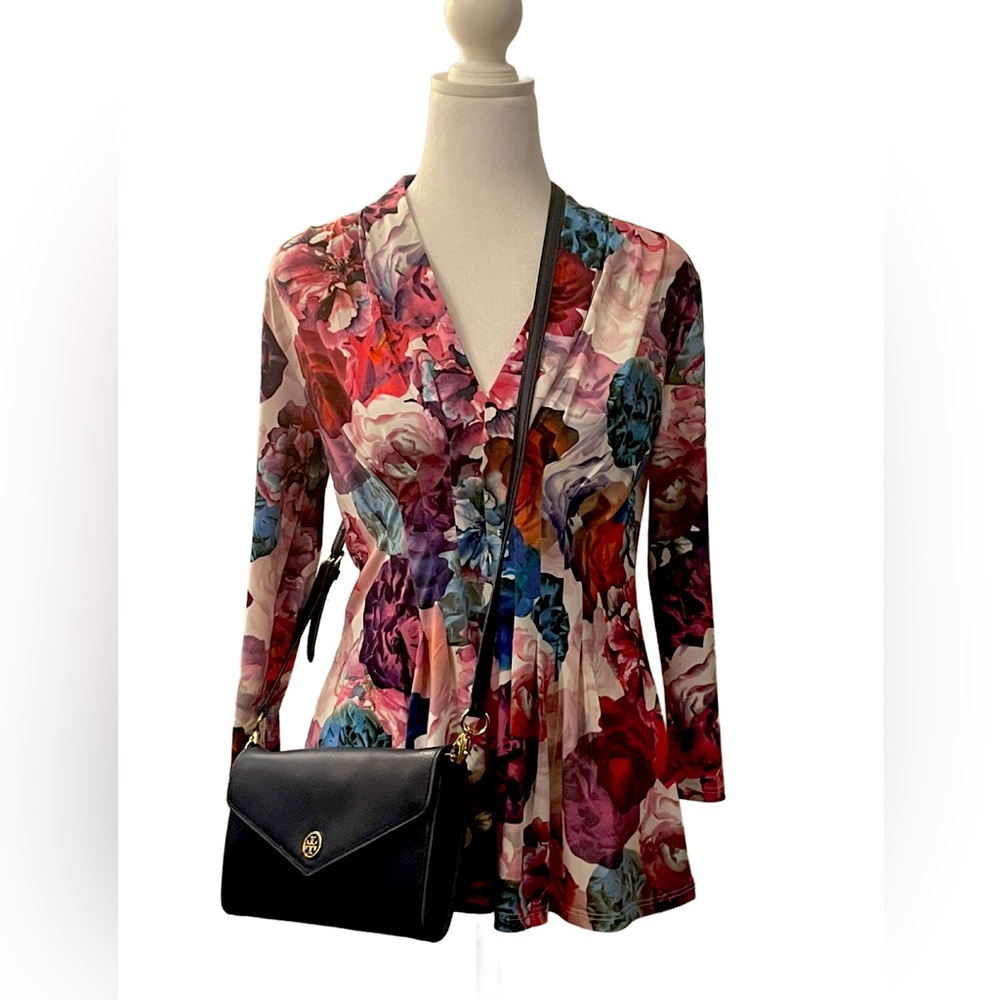 🌸🌺🌼 NWOT Catherine Malandrino Spandex Floral V-Neck Top Size Small